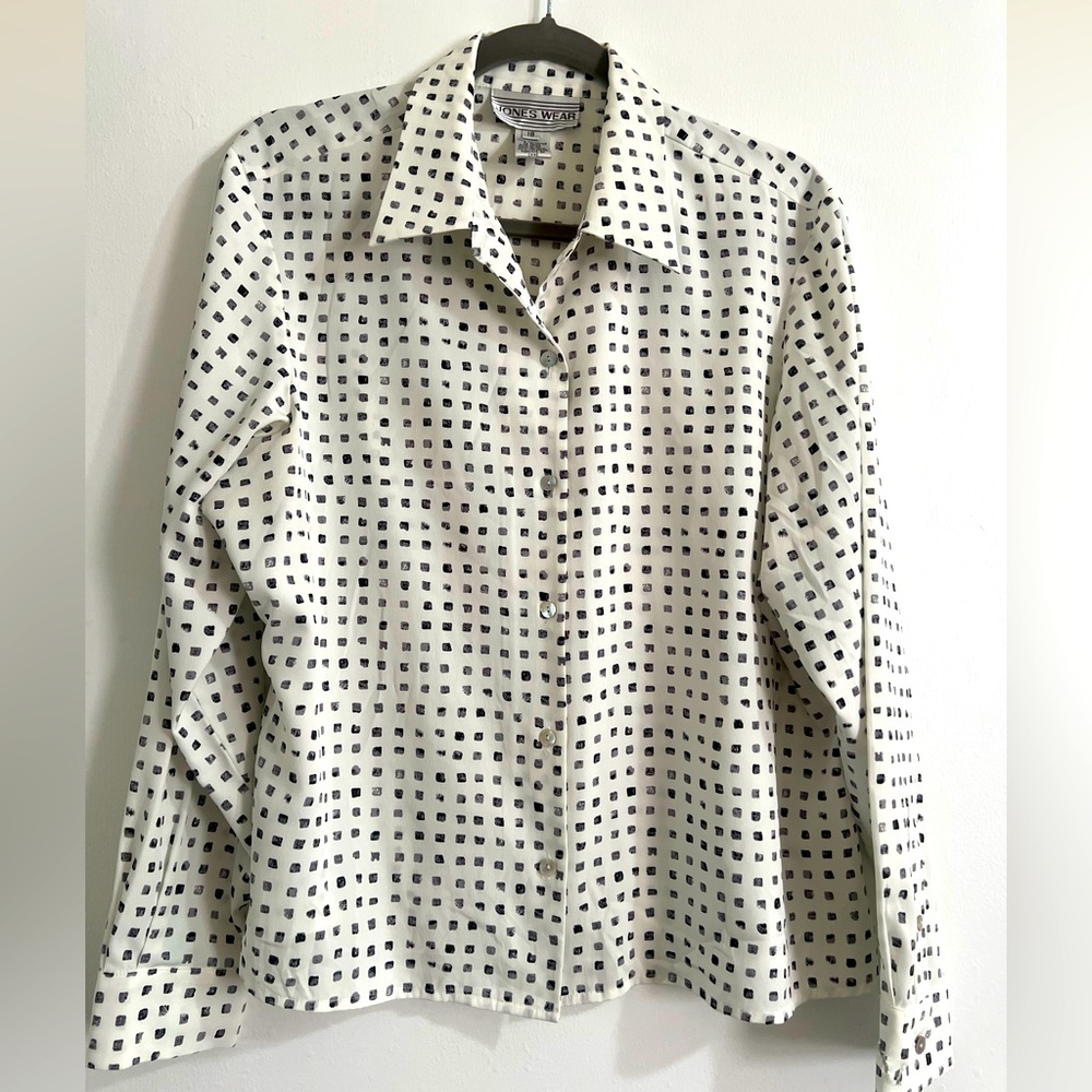Jones Wear Ladies Button Down Blouse